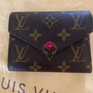 Authentic Louis Vuitton Victorine Compact Wallet Excellent Condition monogram